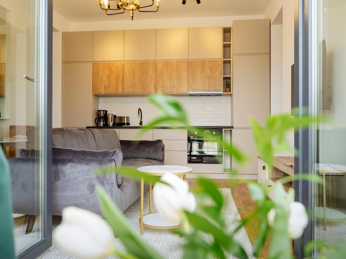 Sunny 2Br Flat - Top Location - Amazing Balcony Bucarest Exterior foto