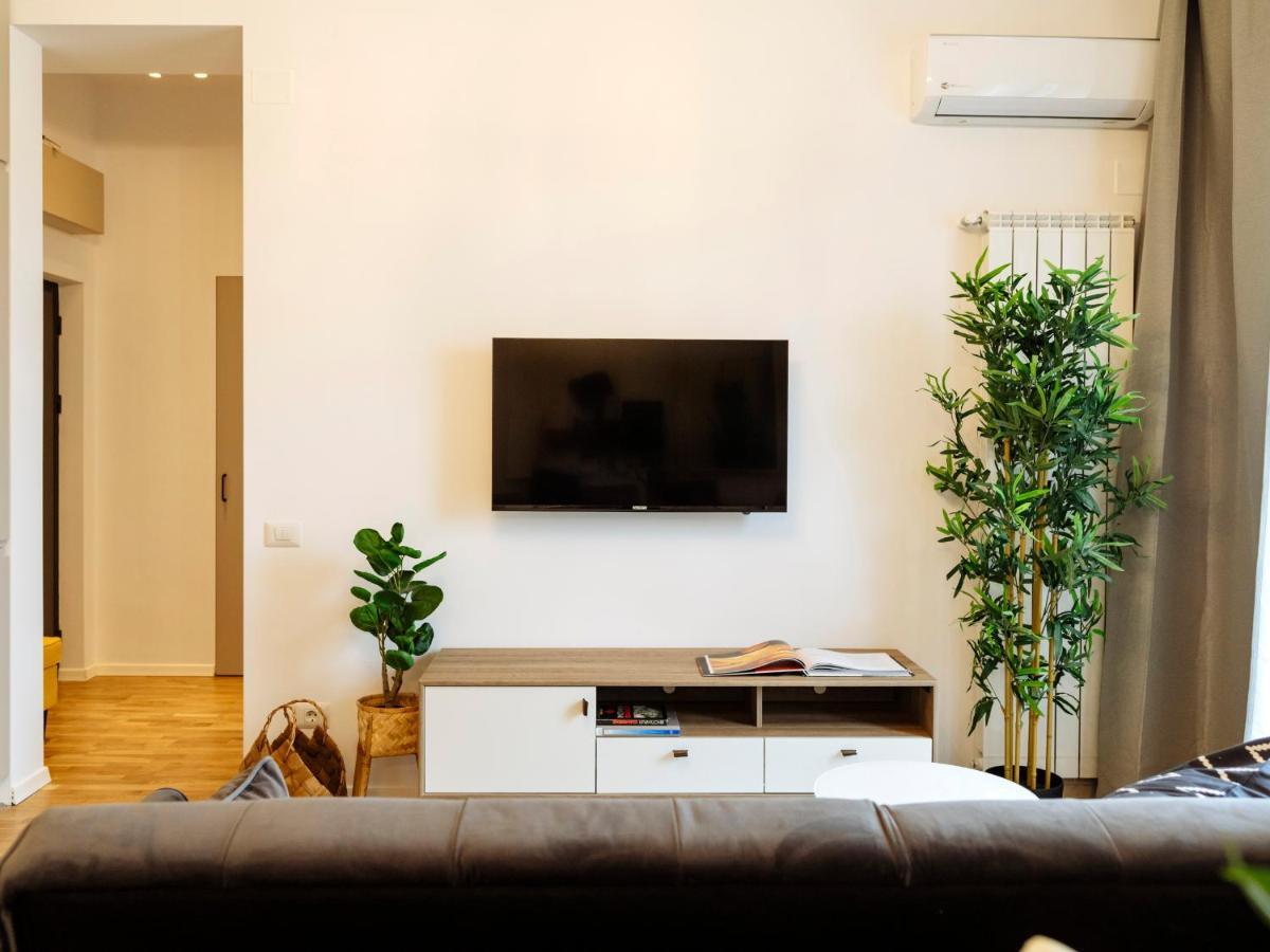 Sunny 2Br Flat - Top Location - Amazing Balcony Bucarest Exterior foto
